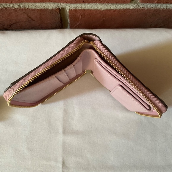 Furla Butterfly Small Zip Around Leather Wallet NWOT - Picture 7 of 14